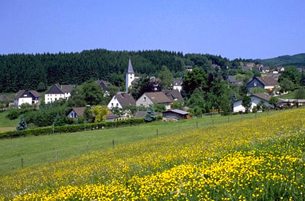 Lieberhausen, Nord-Rhein-Westphalen: wo Kirchenkunst und Bauernschläue zusammenkommen