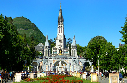 De peregrino al Santuario de Nuestra Señora de Lourdes…